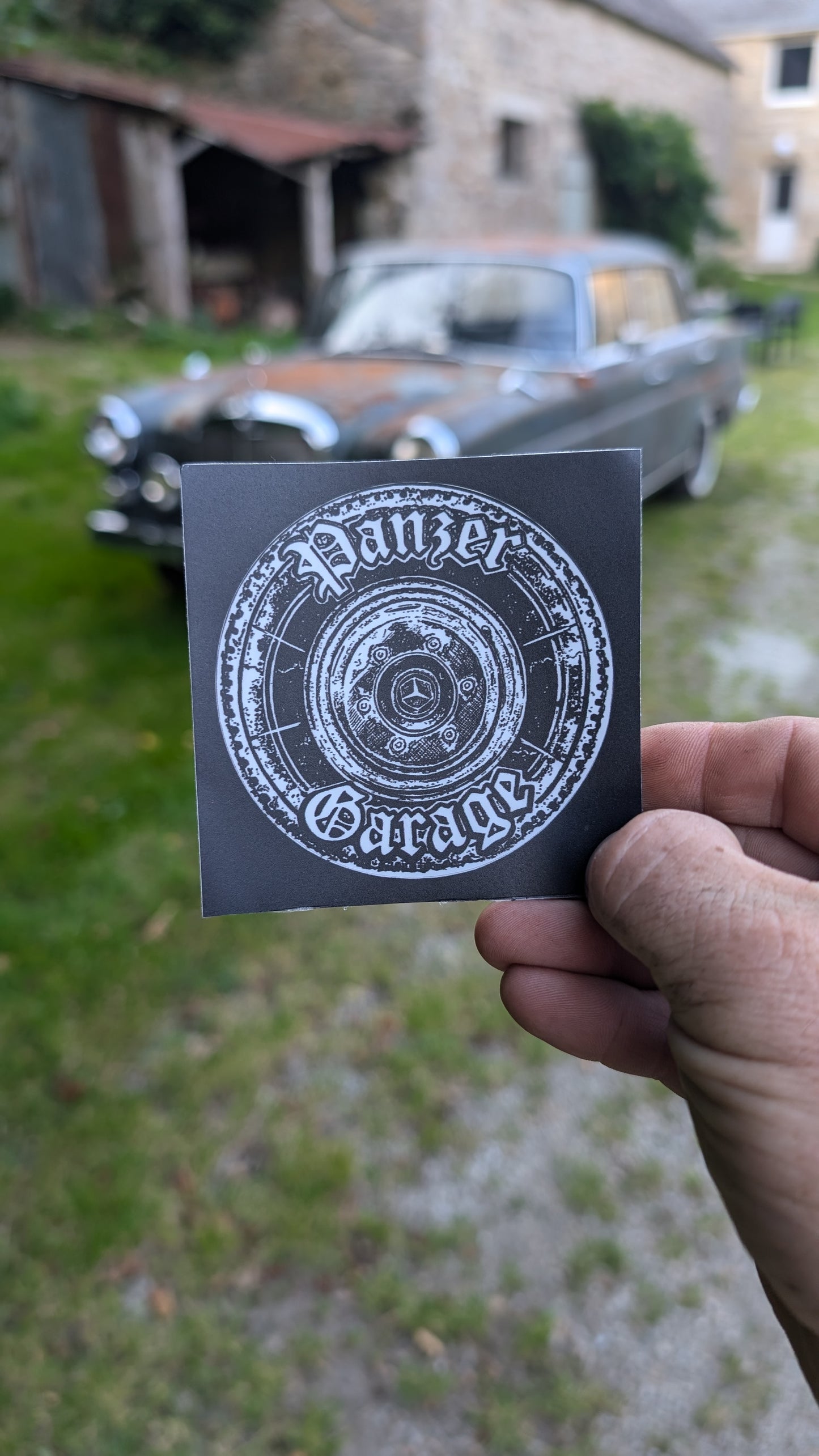 L'autocollant avec le nouveau logo !!!